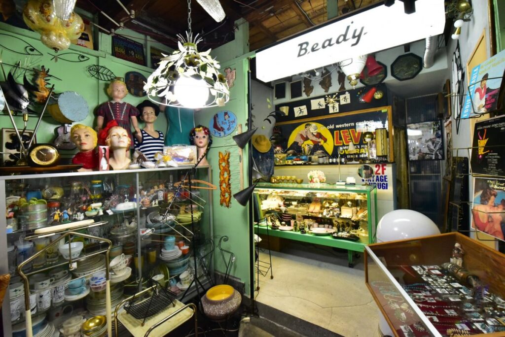 スペースエイジデザインのインテリアの市場価値と魅力を探る。 | Dig