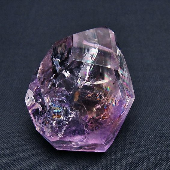 虹入り アメジスト 原石[t436-2883]