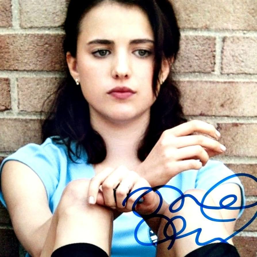 Amazon.co.jp: マーガレット クアリー直筆サイン入り超大型写真