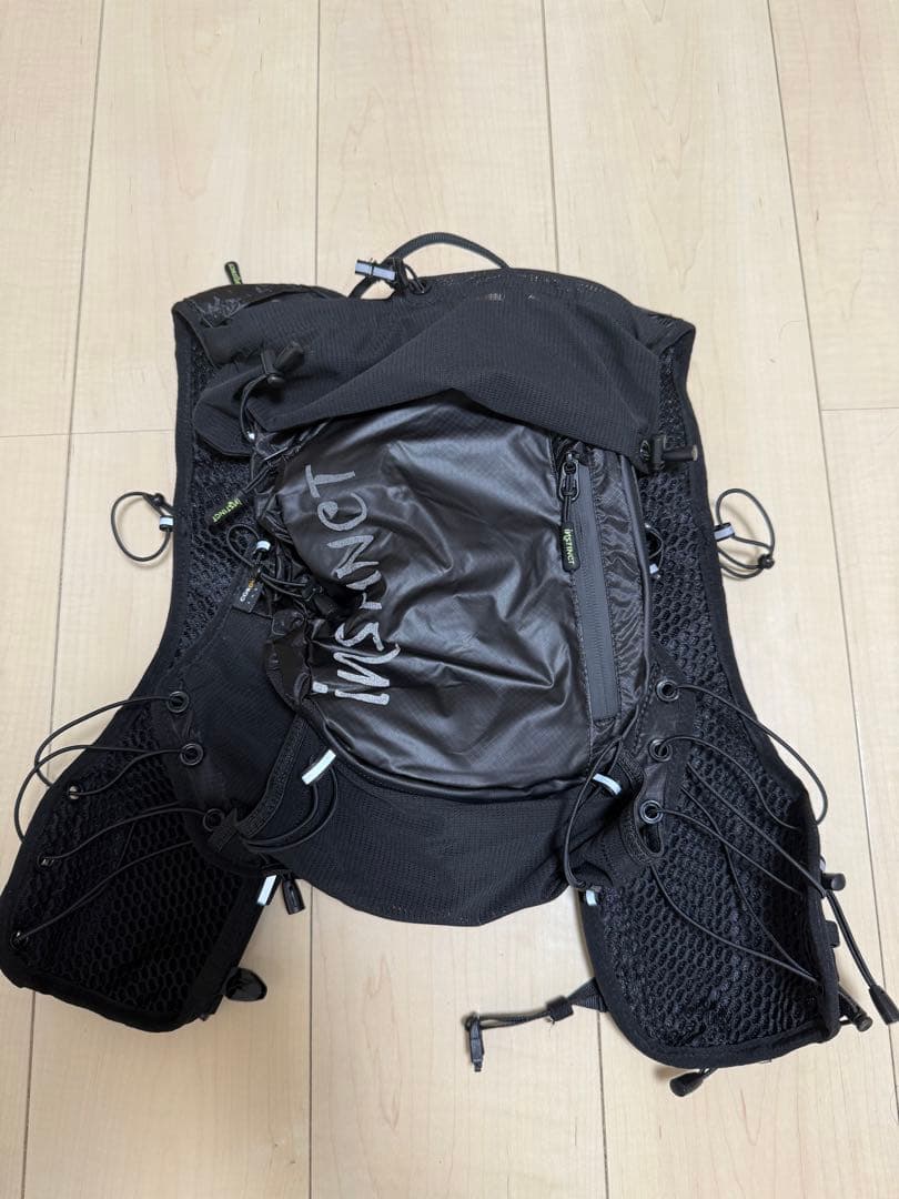 ウォーキング・ランニングウェア instinct EKLIPSE 12L Black edition INSTINCT Eklipse 12L Hydration Pack Black Edition | Running Warehouse